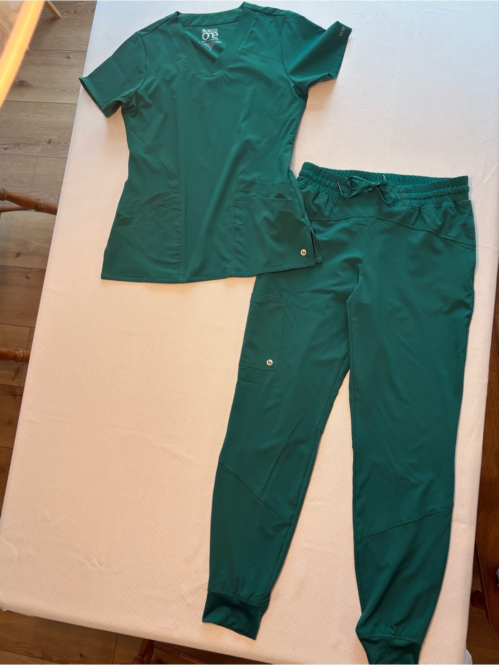 Barco Uniforms Women's Scrub Top & Jogger Set in Teal Green